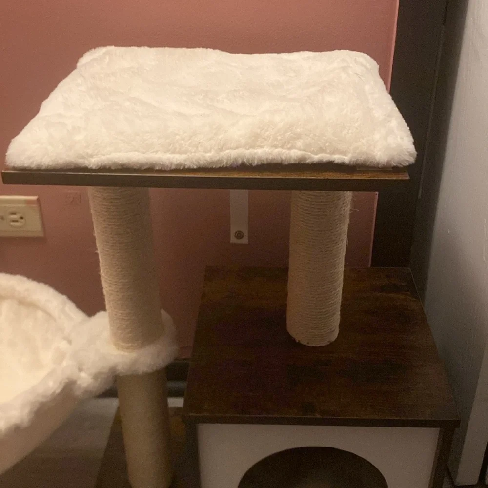 What I’m selling is a small cat tree.